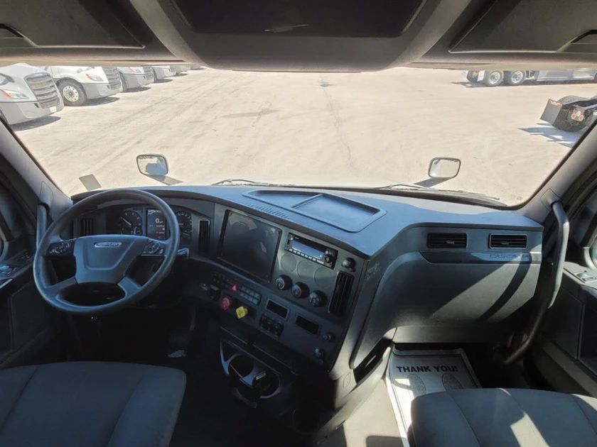 2023-2024 freightliner cascadia 126 thumbnail 5