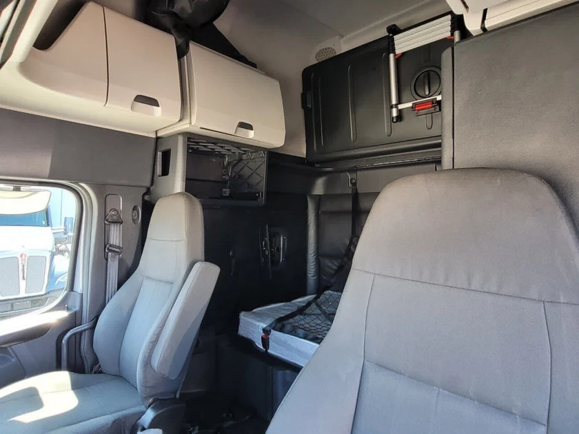 2023-2024 freightliner cascadia 126 thumbnail 9