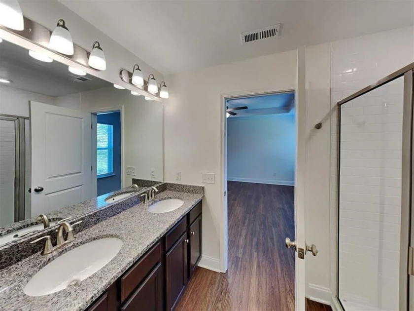 $1,190 / 4br - 1977sqft - 4bed and 2bath single family home for rent 3017 lucky thumbnail 2