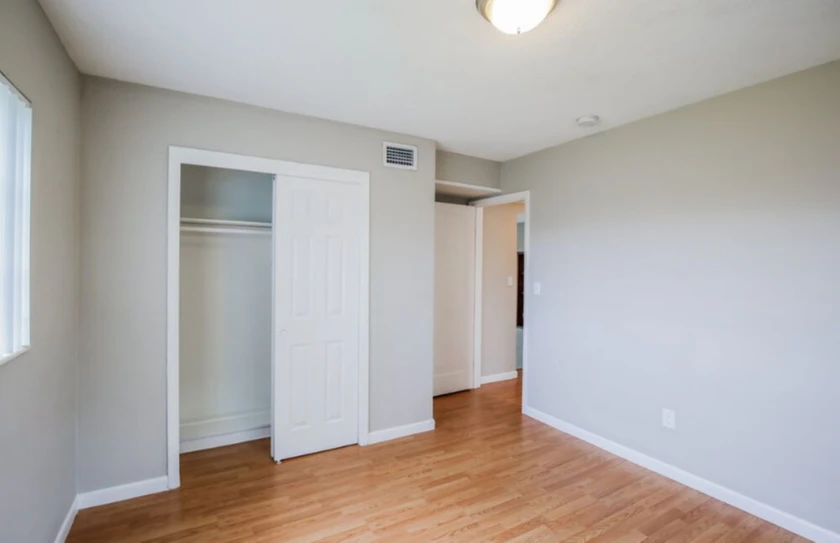 $1,100 house&apartment thumbnail 2