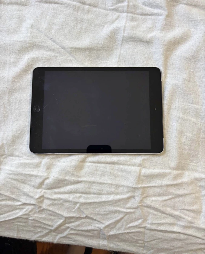 ipad(5th generation) - $270 thumbnail 2