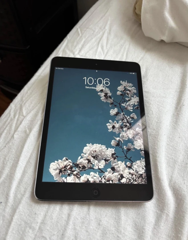 ipad(5th generation) - $270 thumbnail 4