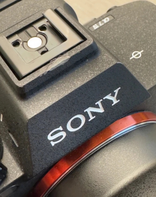 $700 - sony a7 iv camera + 50mm f/1.4 gm lens | half cage & top handle | london thumbnail 2