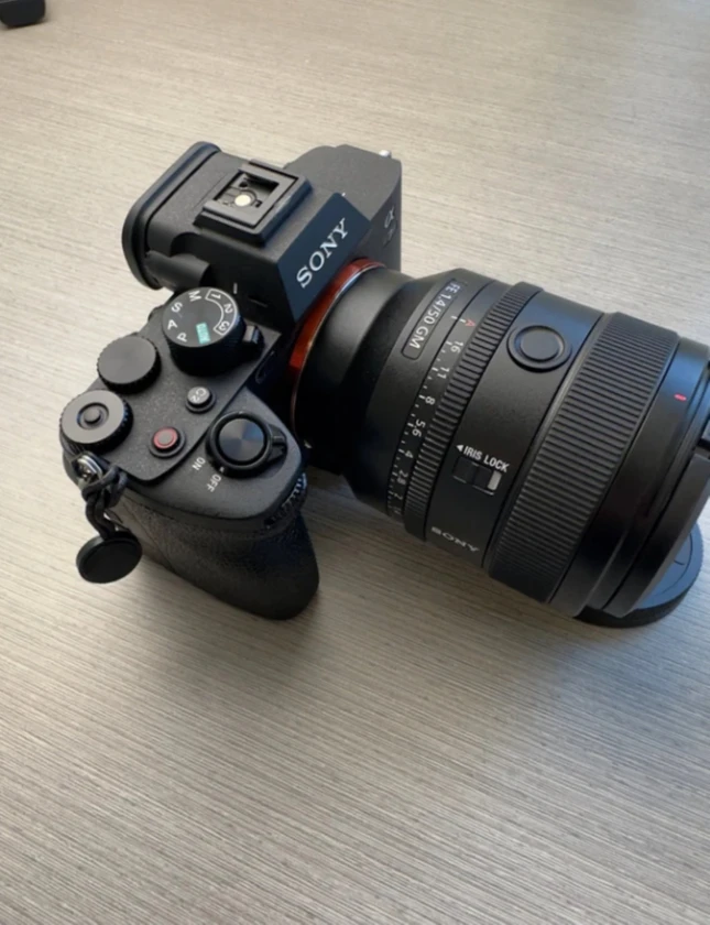 $700 - sony a7 iv camera + 50mm f/1.4 gm lens | half cage & top handle | london thumbnail 7
