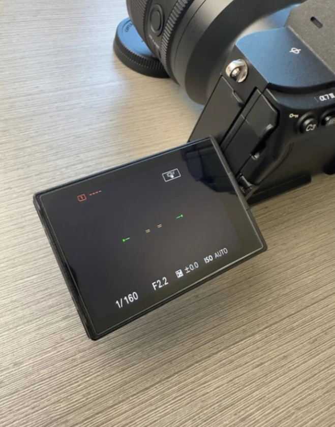 $700 - sony a7 iv camera + 50mm f/1.4 gm lens | half cage & top handle | london thumbnail 8