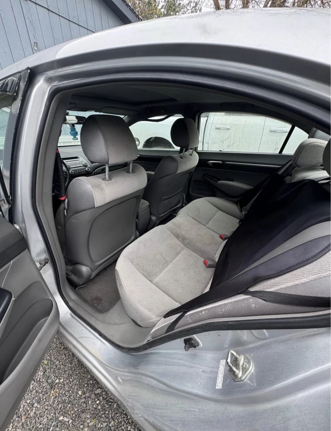 2004 honda civic - $1,200 thumbnail 2