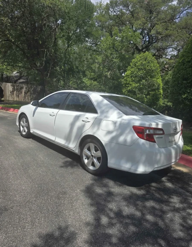 2013 toyota camry. le sedan 4d - $4,500 thumbnail 4