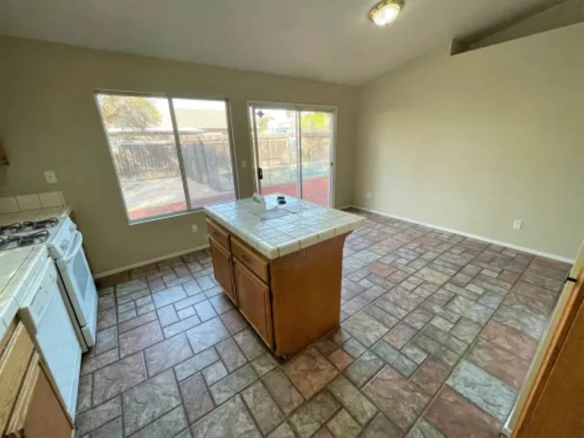 $2,000 / 1238sqft spacious 3 bed & 2 bath thumbnail 2
