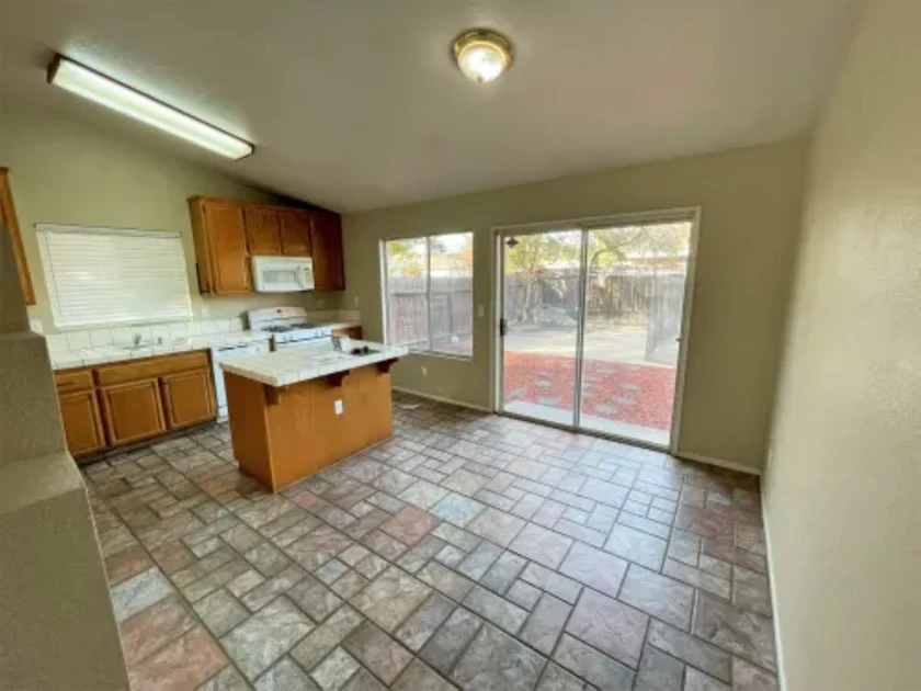 $2,000 / 1238sqft spacious 3 bed & 2 bath thumbnail 3