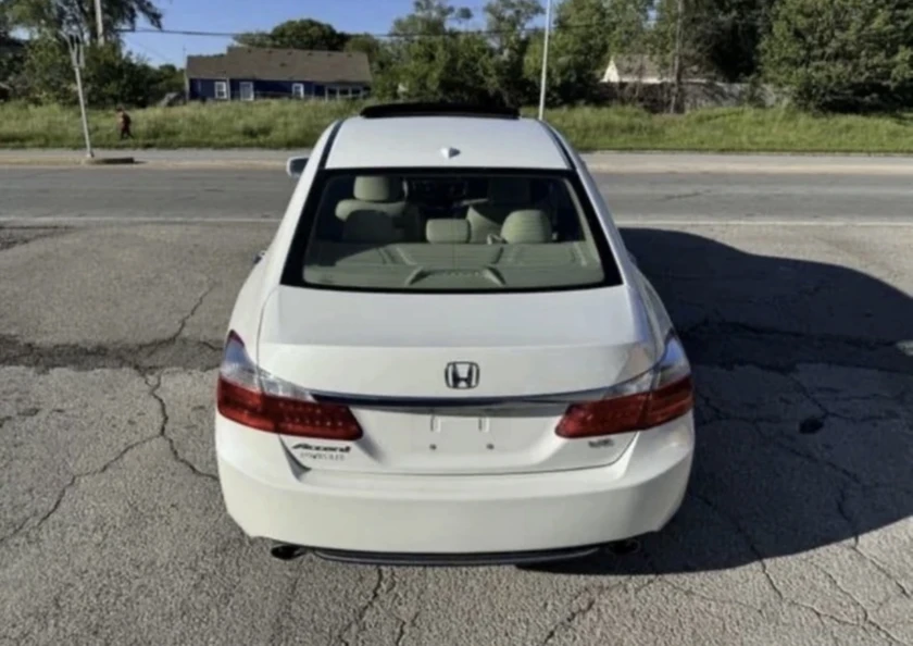 $1300 - 2013 honda accord - $1,100 thumbnail 8