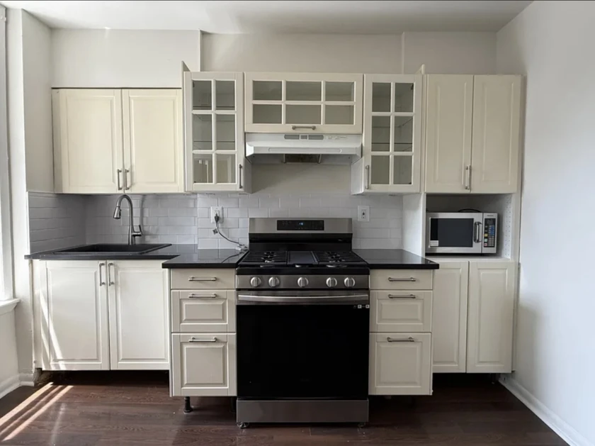 $1,750 / 2br - 950sqft - bright, airy, and move-in ready, this 2-bedroom, 1-bath thumbnail 2