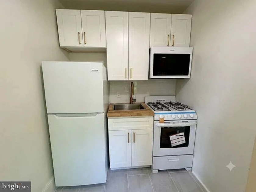 $825 / 1br - 600sqft - 1bedroom / 1bathroom for rent thumbnail 3