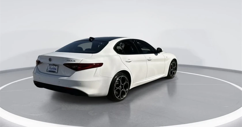 2022 alfa romeo julia ti well looking and perfect condition - $5,000 thumbnail 4