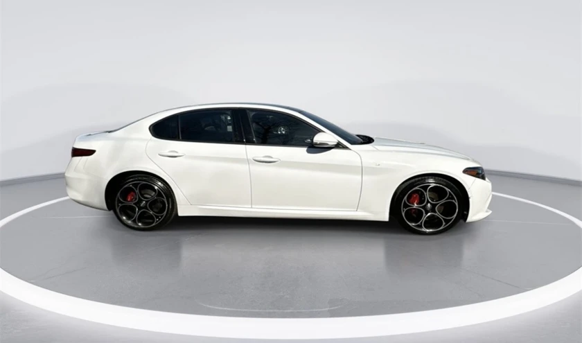 2022 alfa romeo julia ti well looking and perfect condition - $5,000 thumbnail 11