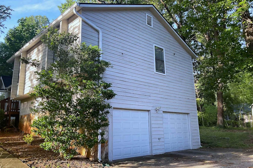 $1,400 / 1416sqft gracious single-family home available for rent, 3 beds and 2b thumbnail 2