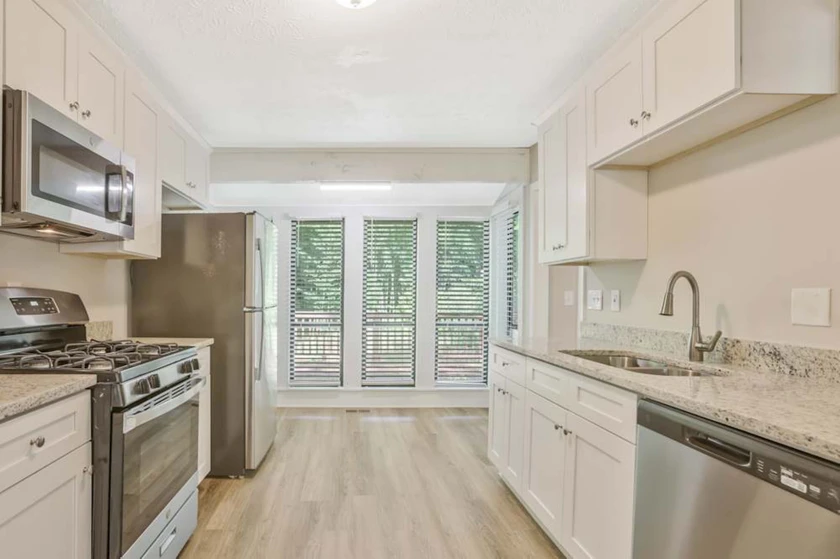 $1,400 / 1416sqft gracious single-family home available for rent, 3 beds and 2b thumbnail 3