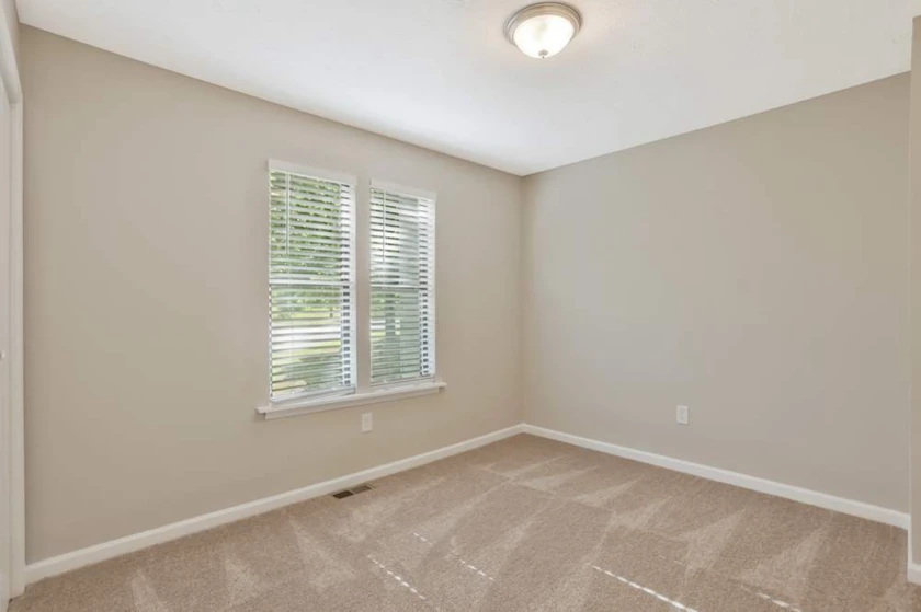 $1,400 / 1416sqft gracious single-family home available for rent, 3 beds and 2b thumbnail 4