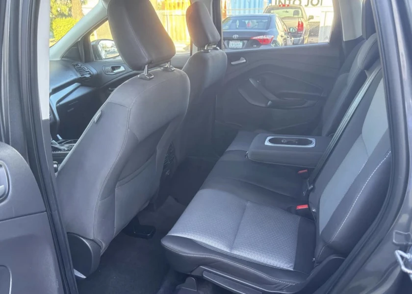 2018 ford escape · se sport suv 4d - $7,400 thumbnail 9