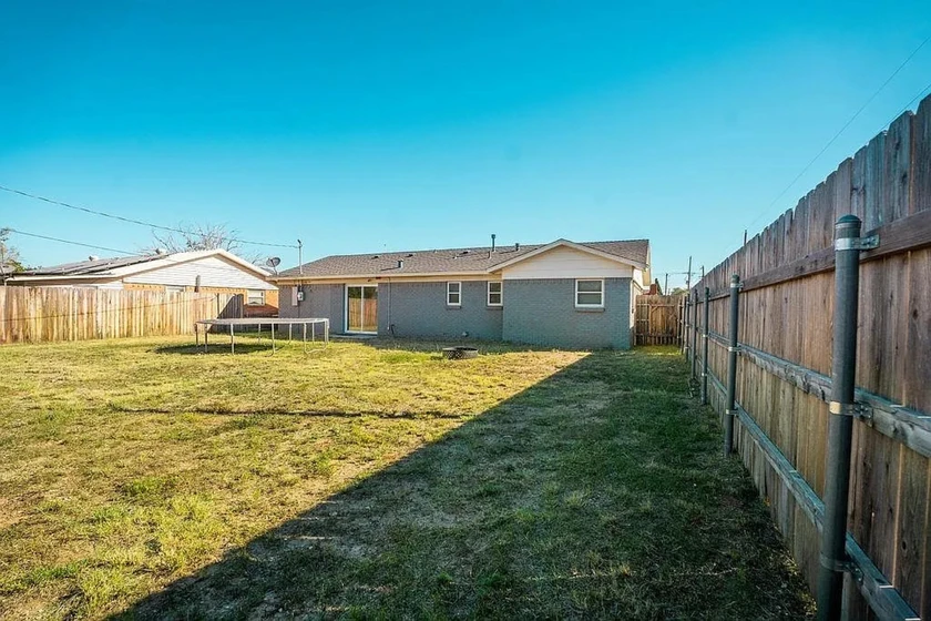$1,100 / 3br - 1266sqft - house 🏡 for rent: 3 beds 2 bathrooms thumbnail 4