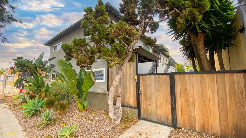 $1,300 / 2br - 750sqft - beautifully updated apt for rent thumbnail 4