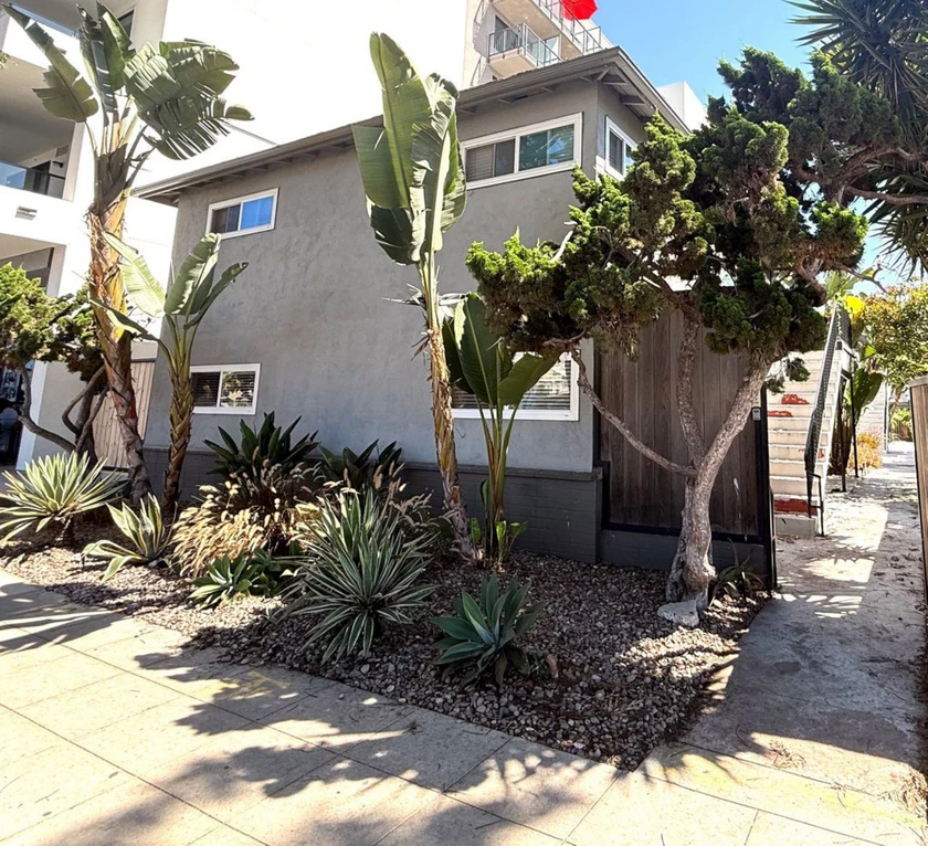 $1,300 / 2br - 750sqft - beautifully updated apt for rent thumbnail 8