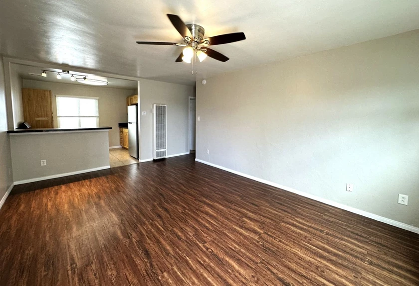 $1,300 / 2br - 750sqft - beautifully updated apt for rent thumbnail 9