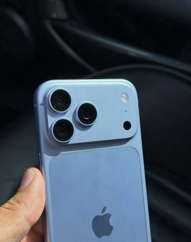 iphone 18 pro max glacier 256gb - $2,500 thumbnail 3