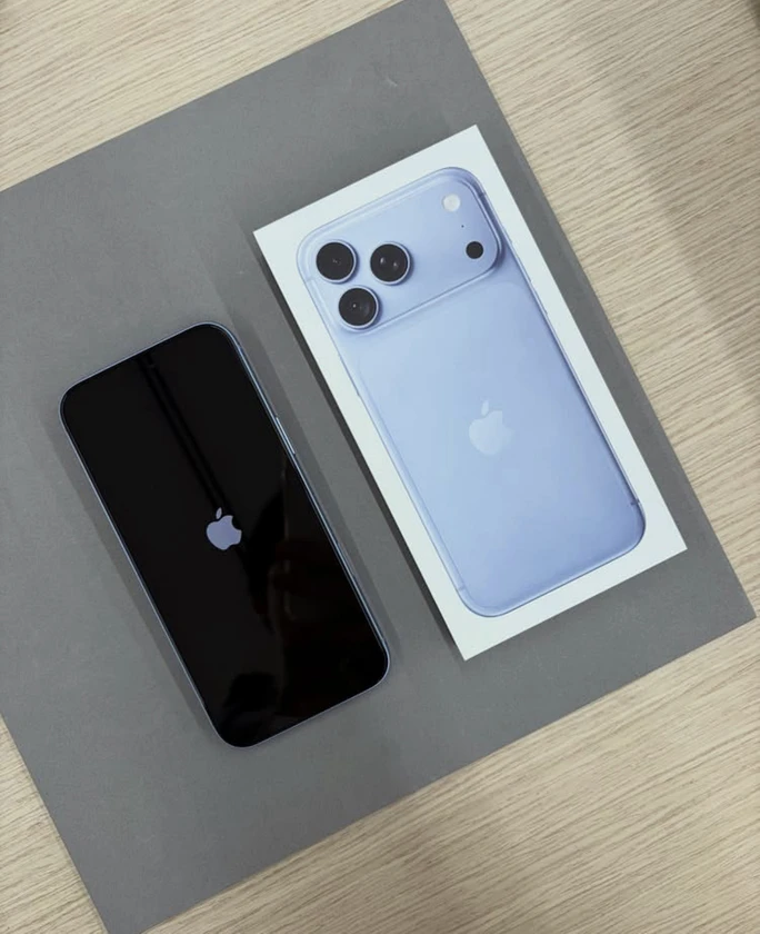iphone 18 pro max glacier 256gb - $2,500 thumbnail 6