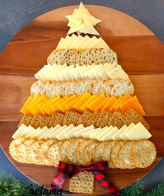 Christmas Tree Cheese and Cracker Board