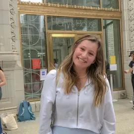 Author Lisa profile image