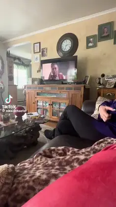 White People React to STRAW 😭