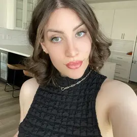 Nikki Hillos profile image