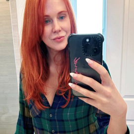 Sarah helly profile image