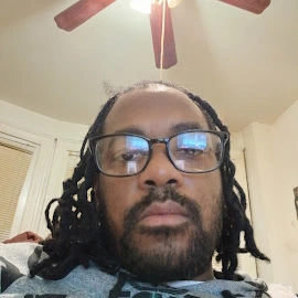 Dee profile image