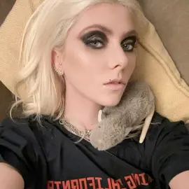 Taylor momsen profile image