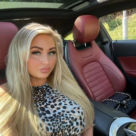 Lora Williams profile image