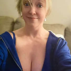 Rose walks profile image