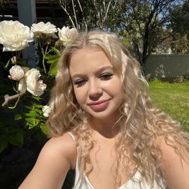 Elizabeth Alina profile image