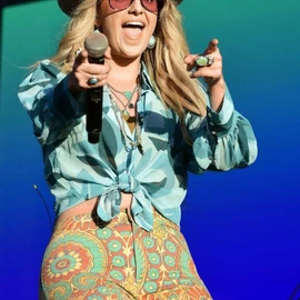 Lainey Wilson profile image