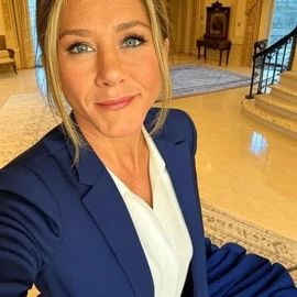 Jennifer Aniston ✔️ profile image