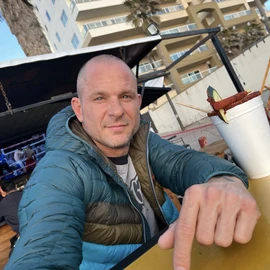 Russell valgos profile image