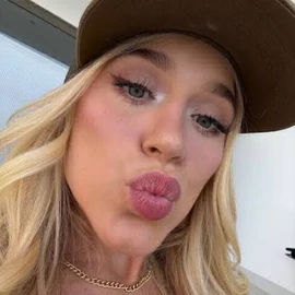 Elle Brooke profile image