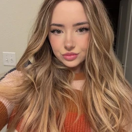 Ella Emily profile image