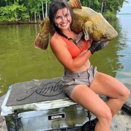 Hannah Barron outdoors profile image