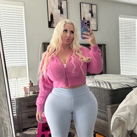 Samantha Bella profile image