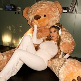 Evelyn Amelia profile image