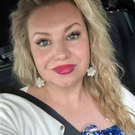 Christina Eva profile image