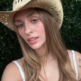 Elizabeth Lizzy profile image