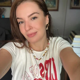 Julie Grace profile image