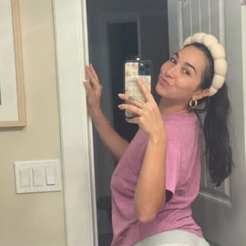 Deanna profile image